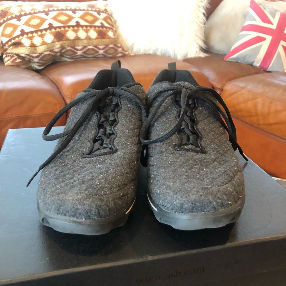 Walking shoe